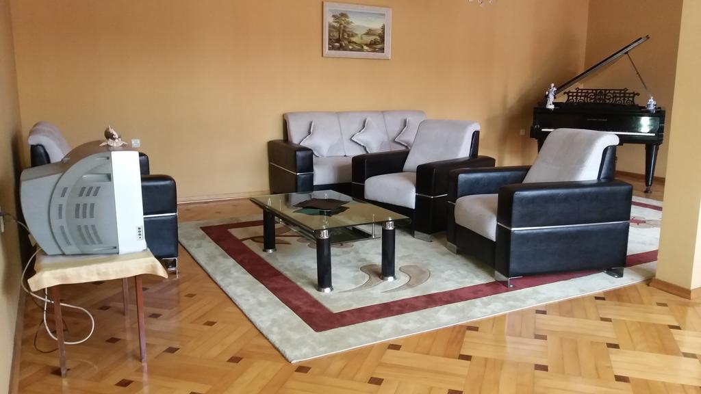 Guest House Kartvelishvili บาทูมิ ภายนอก รูปภาพ