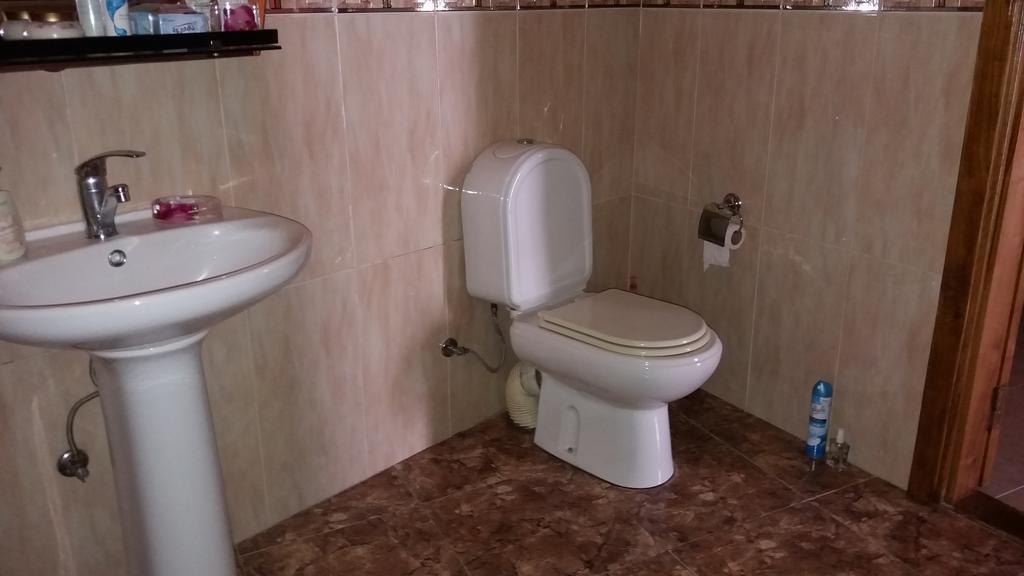Guest House Kartvelishvili บาทูมิ ภายนอก รูปภาพ