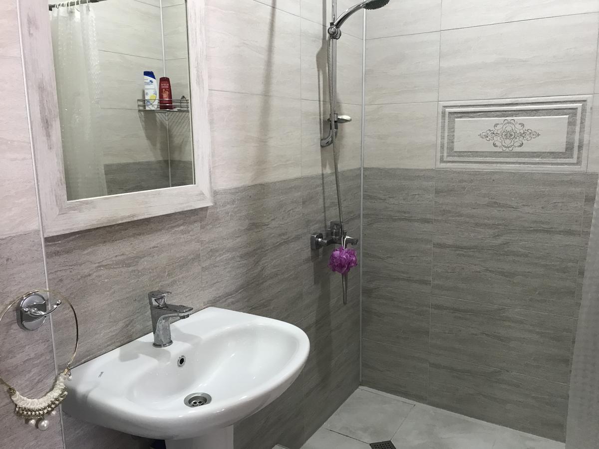 Guest House Kartvelishvili บาทูมิ ภายนอก รูปภาพ