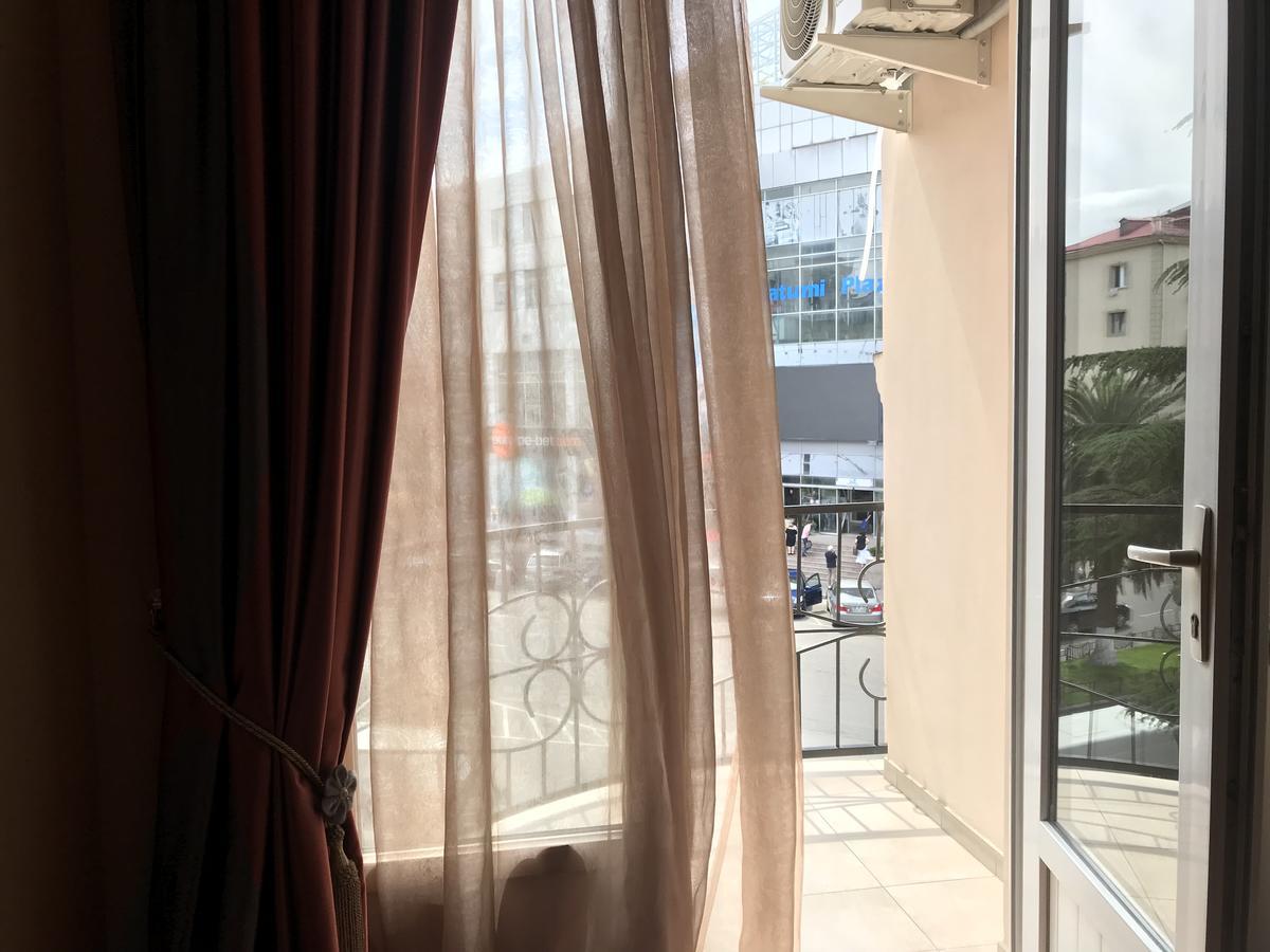 Guest House Kartvelishvili บาทูมิ ภายนอก รูปภาพ